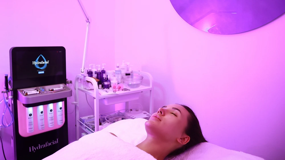 Kodėl „Hydrafacial“ LED terapija yra efektyvi
